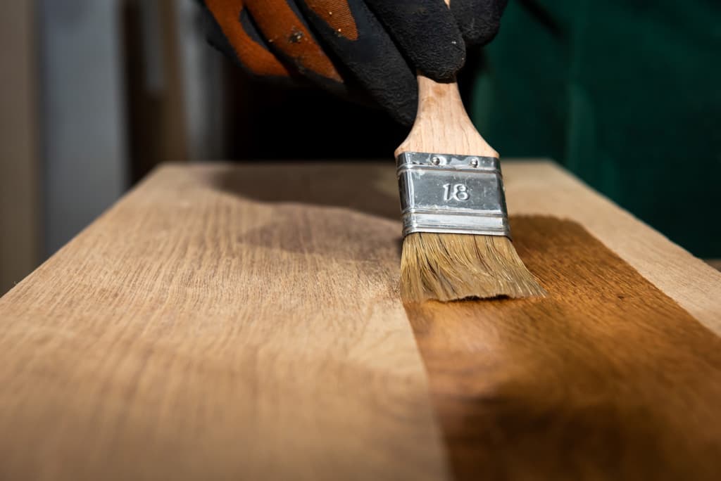 Consejos para el tratamiento de la madera: lijado, barnizado y pulido